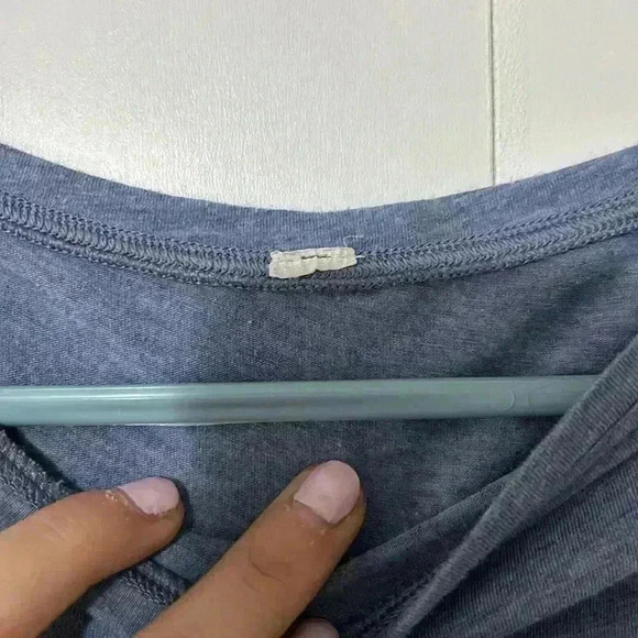 Women’s Lululemon workout top short sleeve shirt - Picture 4 of 6